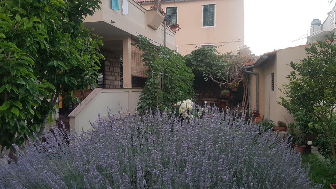 Apartment Lavanda Garden راب المظهر الخارجي الصورة