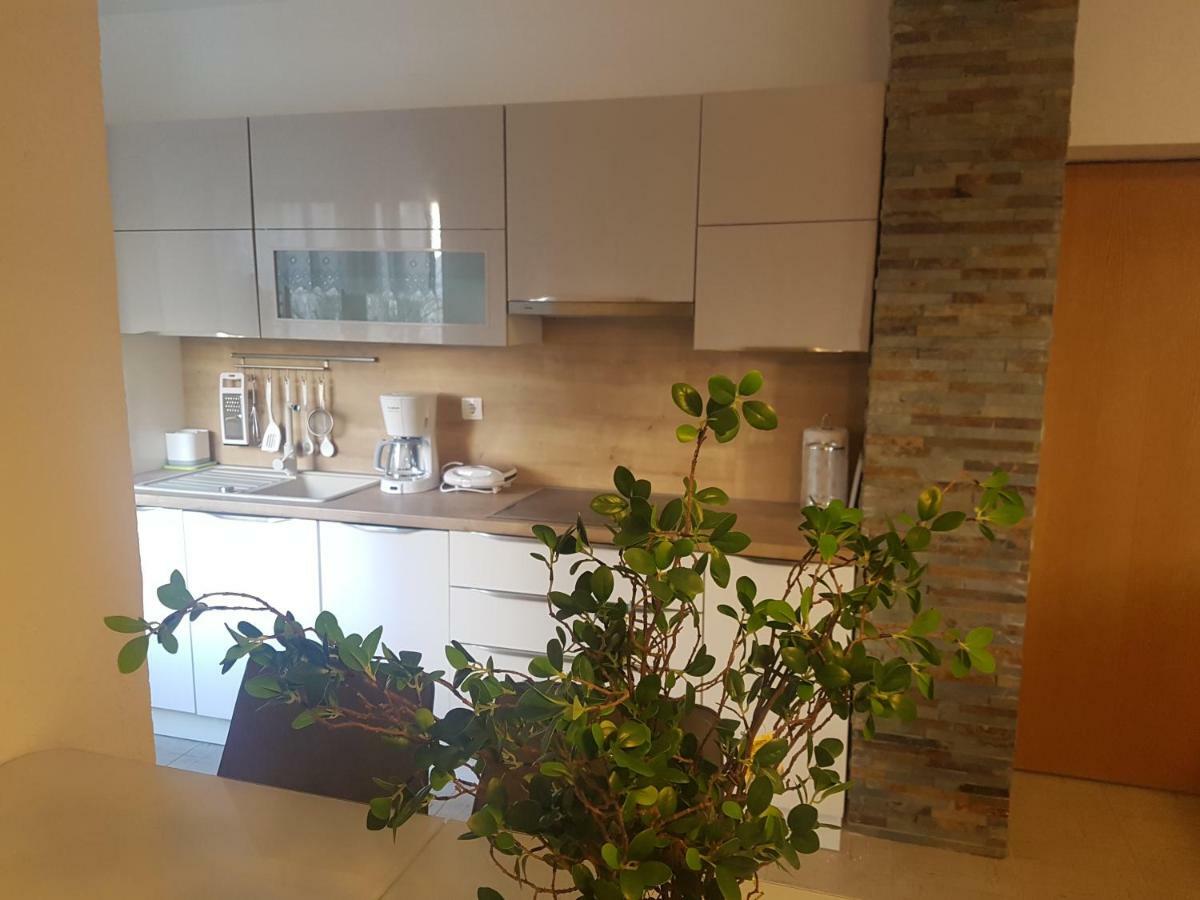 Apartment Lavanda Garden راب المظهر الخارجي الصورة